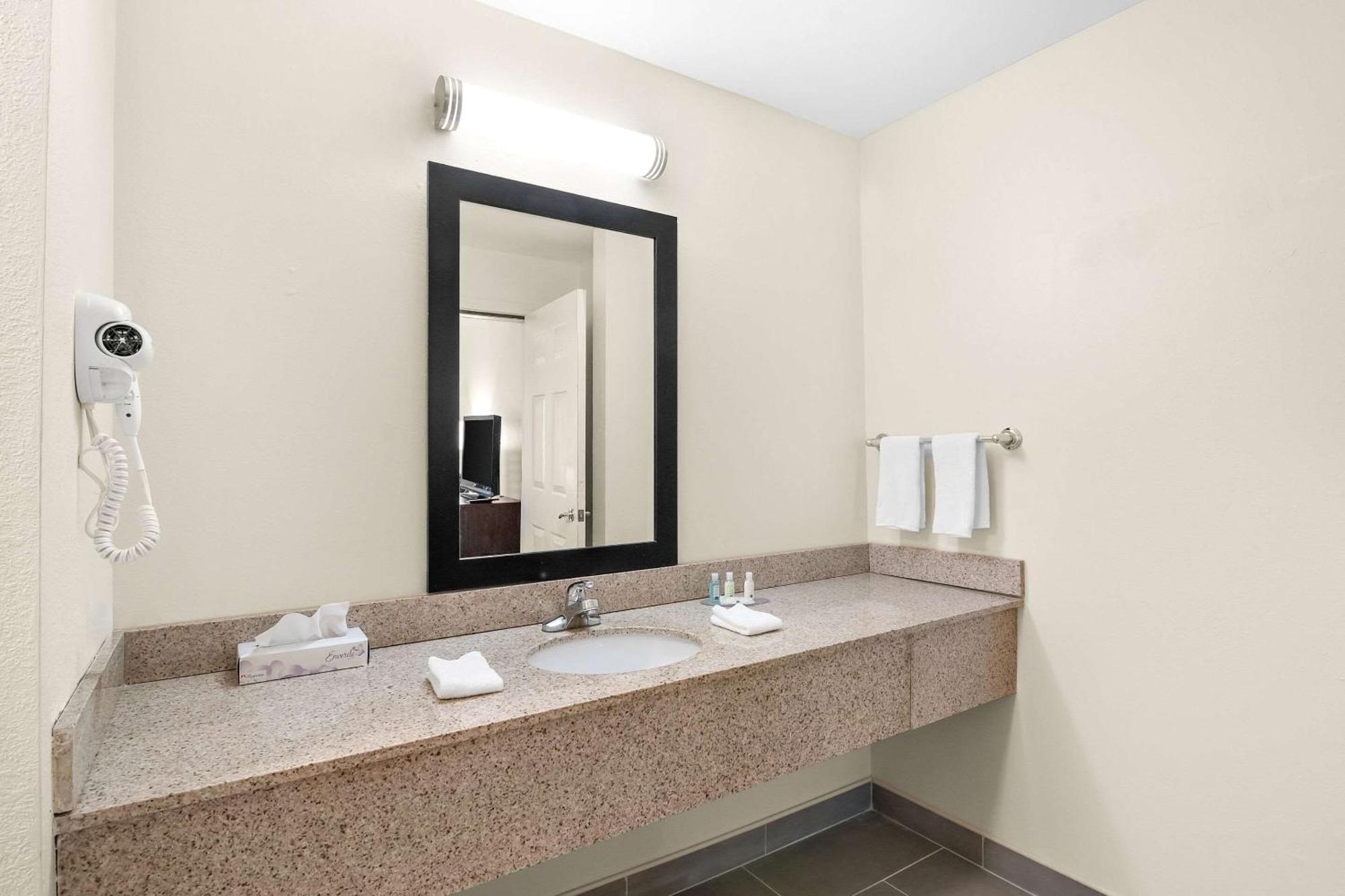 Quality Inn Queensbury Bagian luar foto