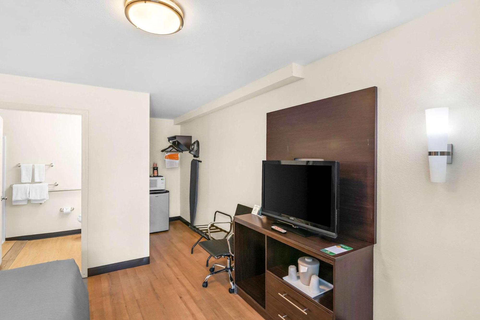 Quality Inn Queensbury Bagian luar foto