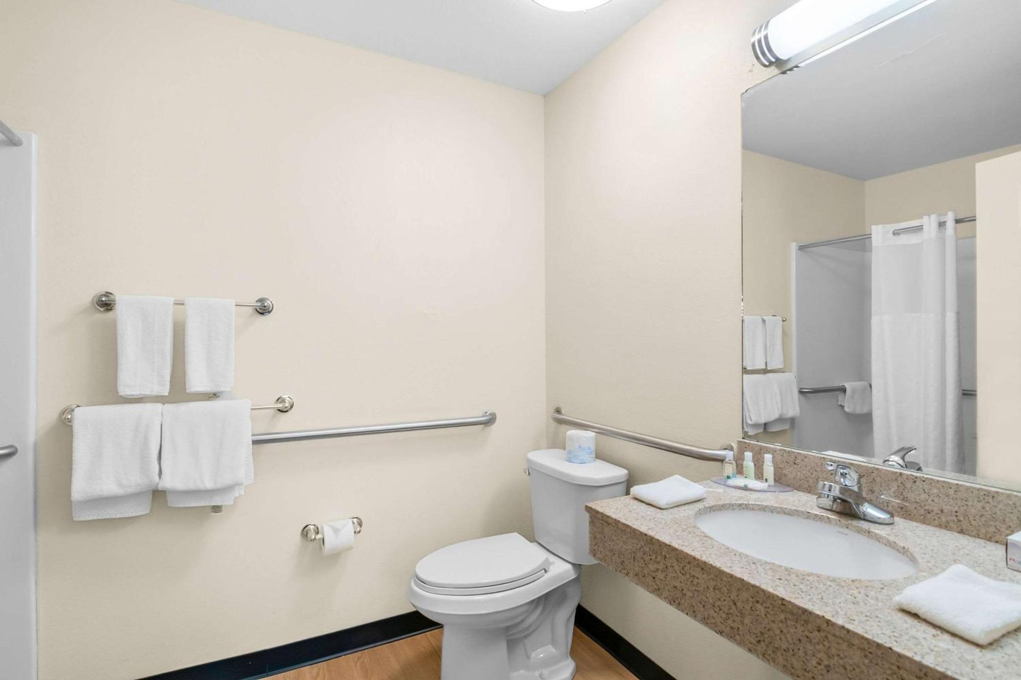 Quality Inn Queensbury Bagian luar foto