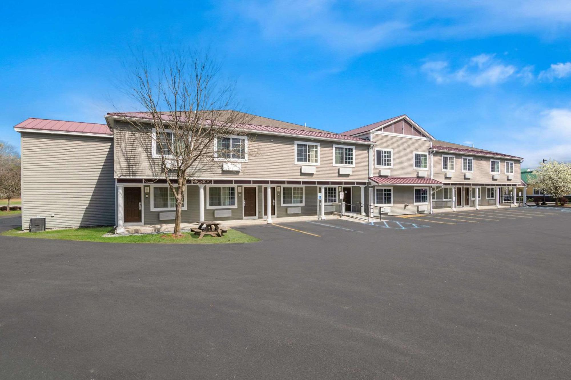 Quality Inn Queensbury Bagian luar foto