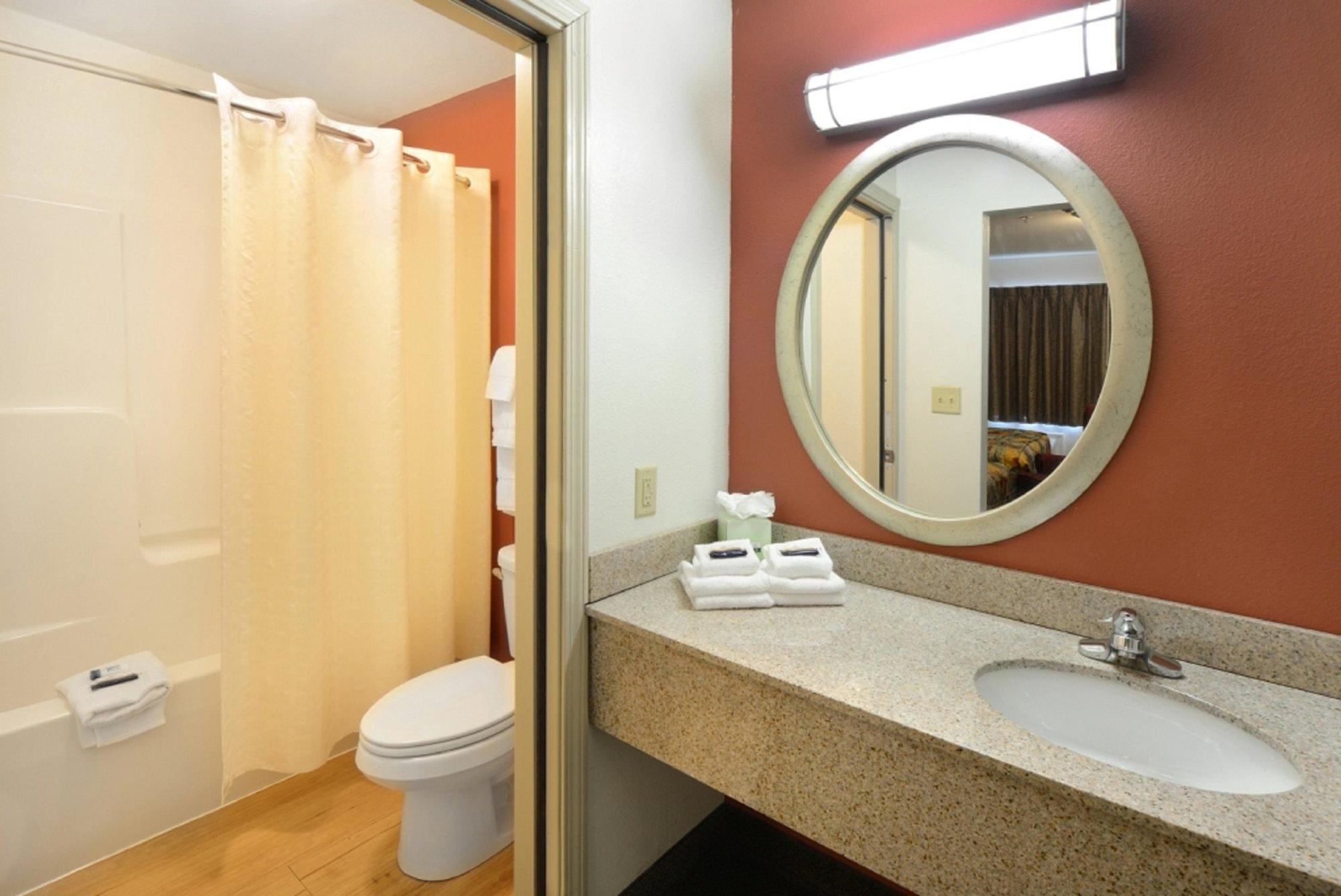 Quality Inn Queensbury Bagian luar foto